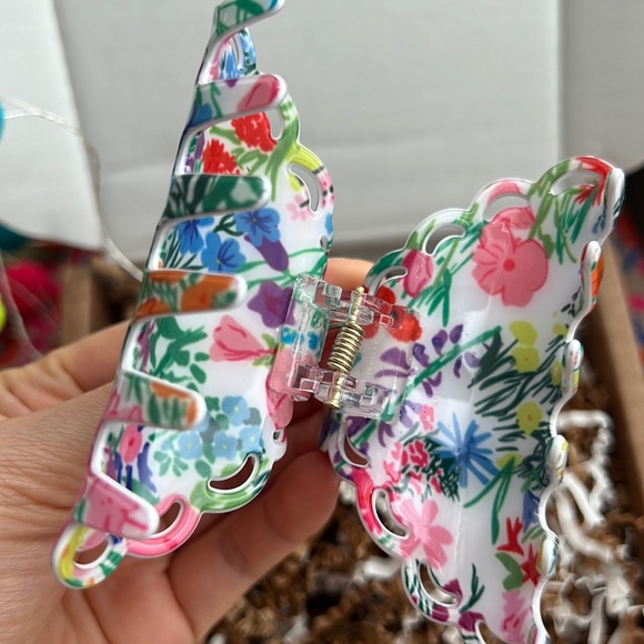 New Floral Spring Hair Clip - Picture 3 of 5